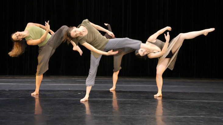 Цикл встреч "Индустрия танца". Дискуссия 1: "Остаться в Европе, вернуться домой"